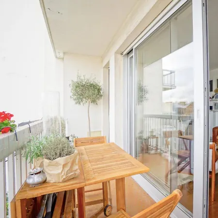 Nice Apartment With Balcony And View On Paris Apartment *