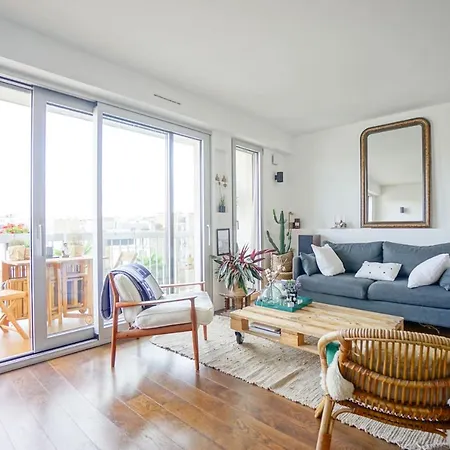 Nice Apartment With Balcony And View On Paris